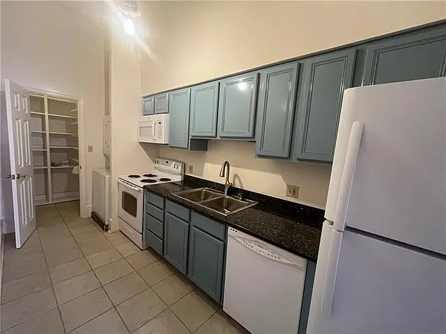 2 bed, 2.0 bath, 1090 sqft, $2,000 — Photo 3