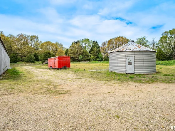 311 N 2nd St, Forest City, IL 61532