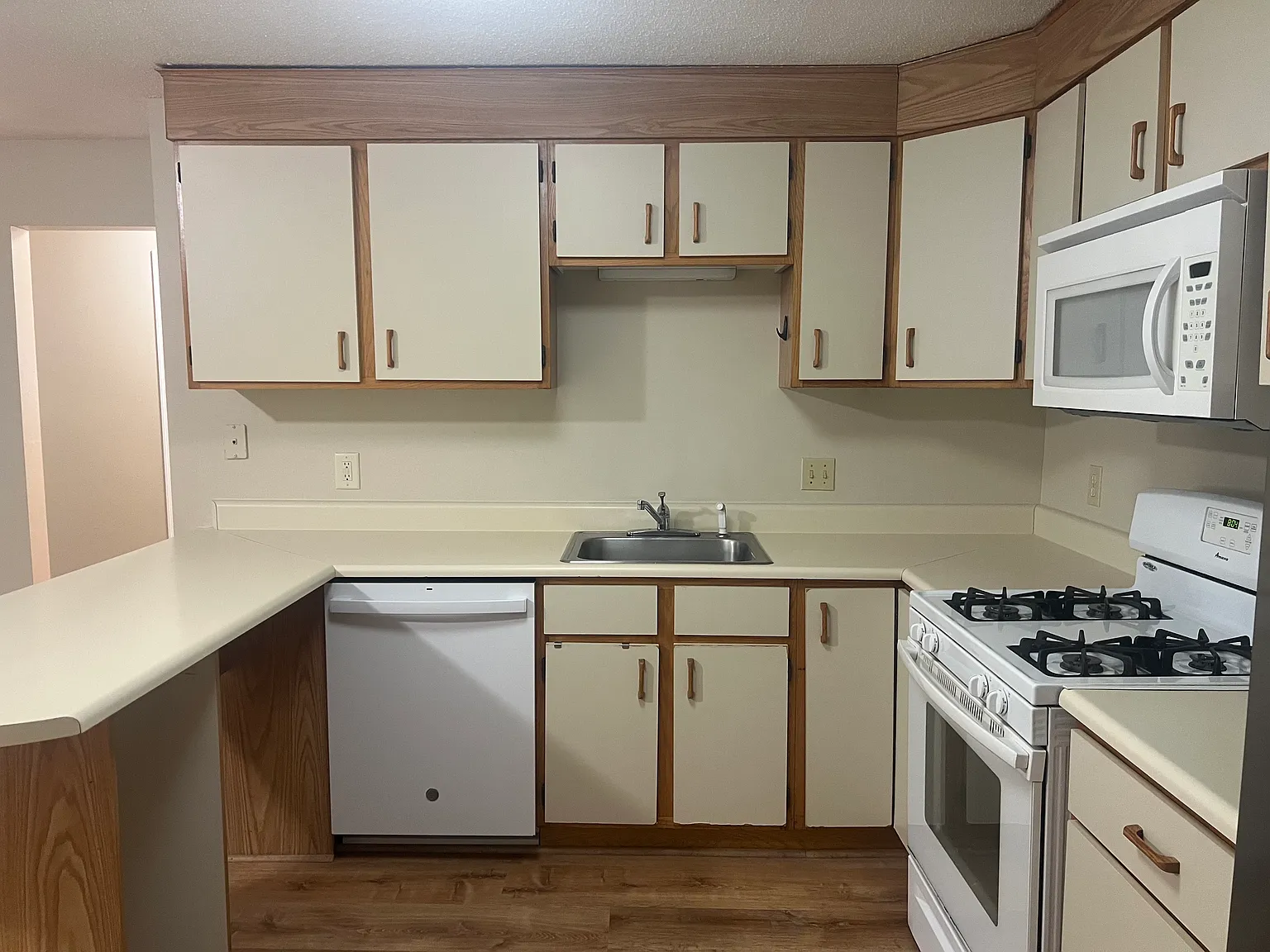 2 bed, 814 sqft, $2,100 — Photo 4
