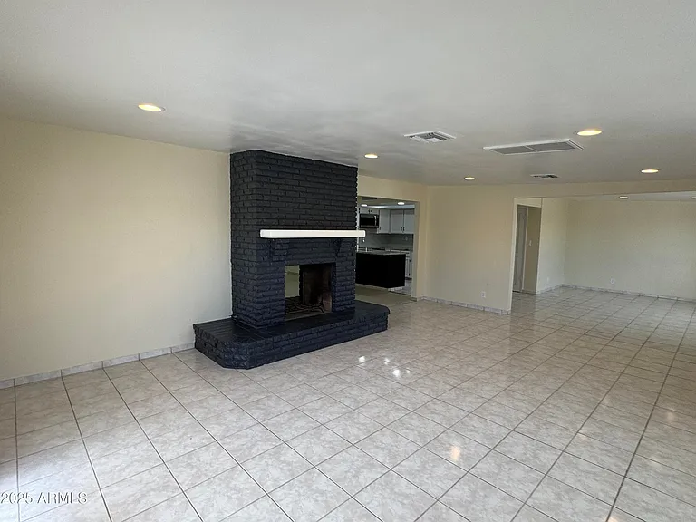 5502 W Frier Dr — Photo 12