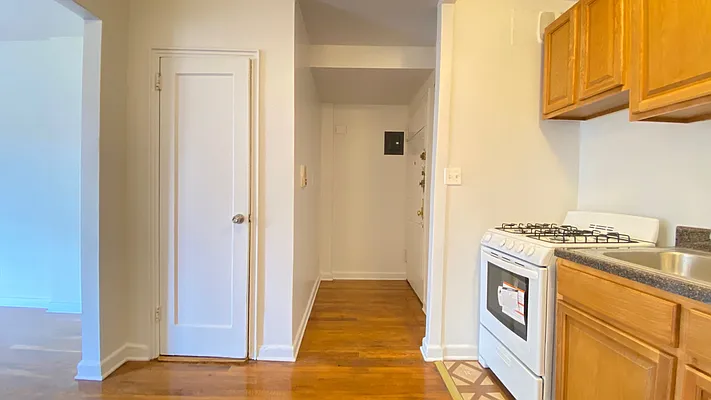 Rented by Queens Apartments Realty LLC | media 11