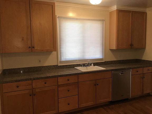 5th image of 800 Bayswater Ave