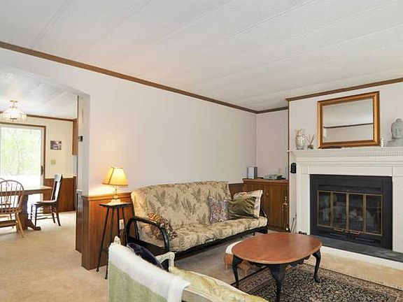 4th image of 55 Holiday Ct