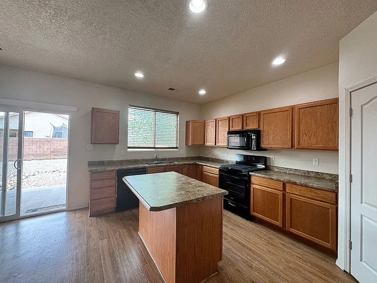 520 Rain Lily Rd SW — Photo 7