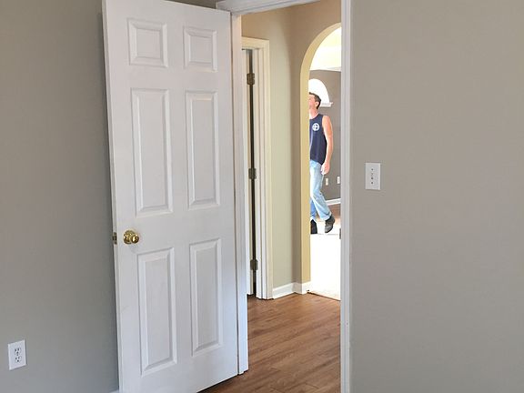 5th image of 220 Hidden Creek Dr