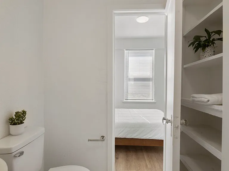 26 E 14th St — Photo 33