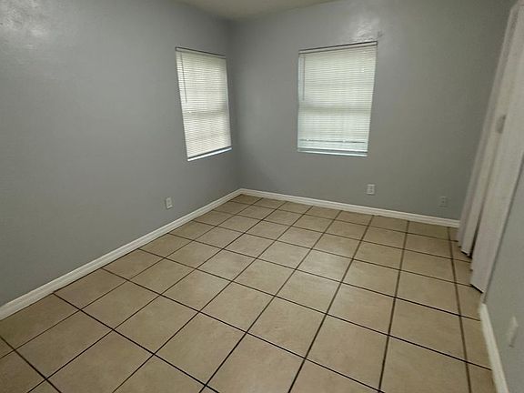 3rd image of 1109 W 20th St #1109