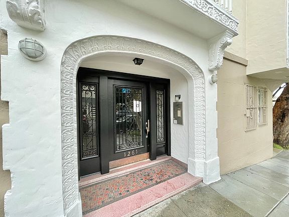 3rd image of 1261 Broderick St APT 201