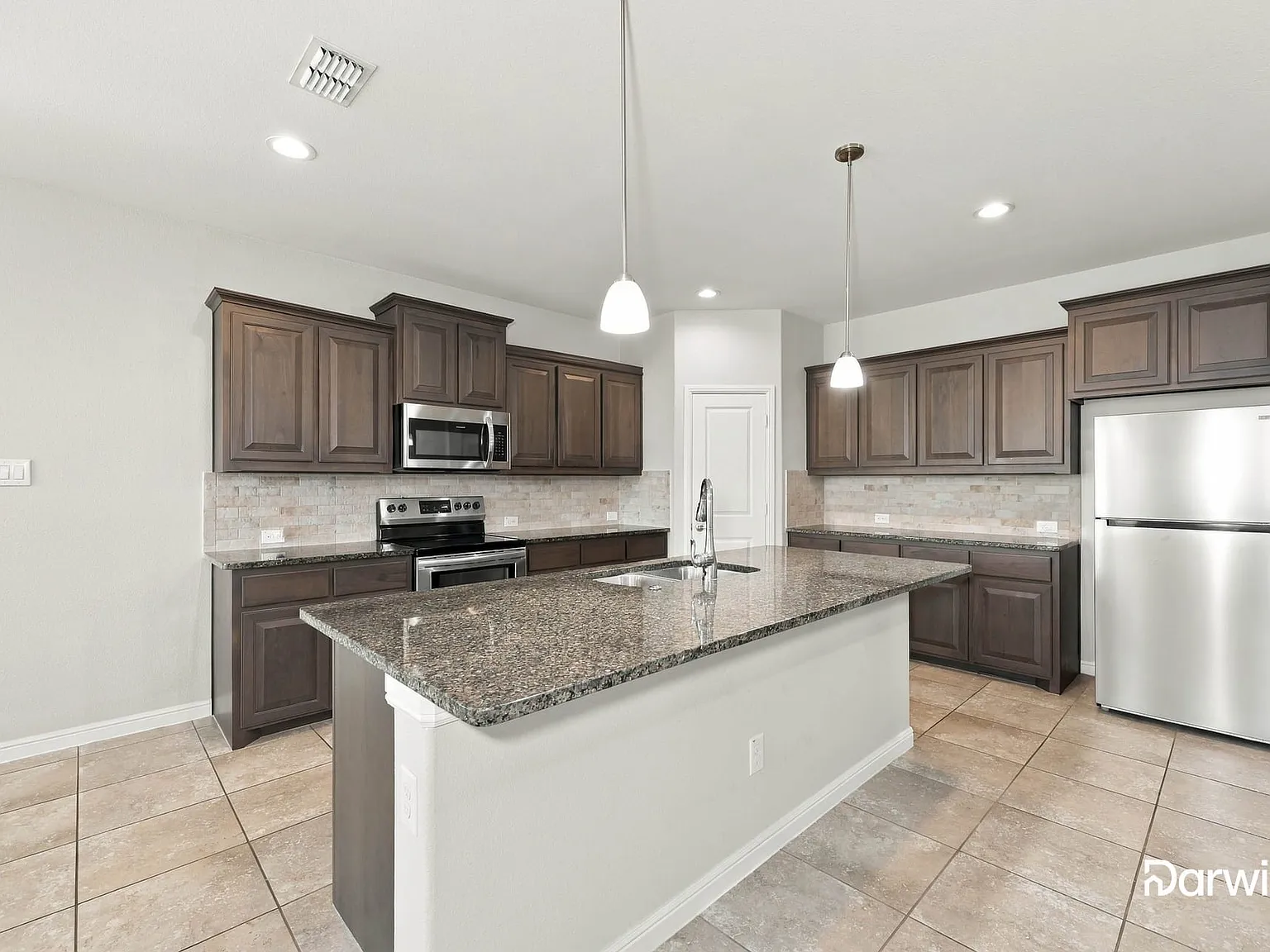 4 bed, 2.0 bath, 2032 sqft, $2,700 — Photo 3
