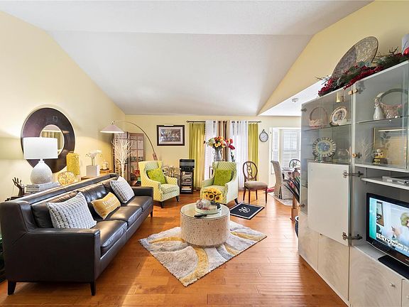 3rd image of 10505 Williamsfield Dr
