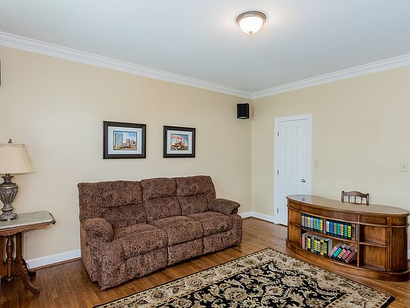 Bedroom 1/Entertainment Rm