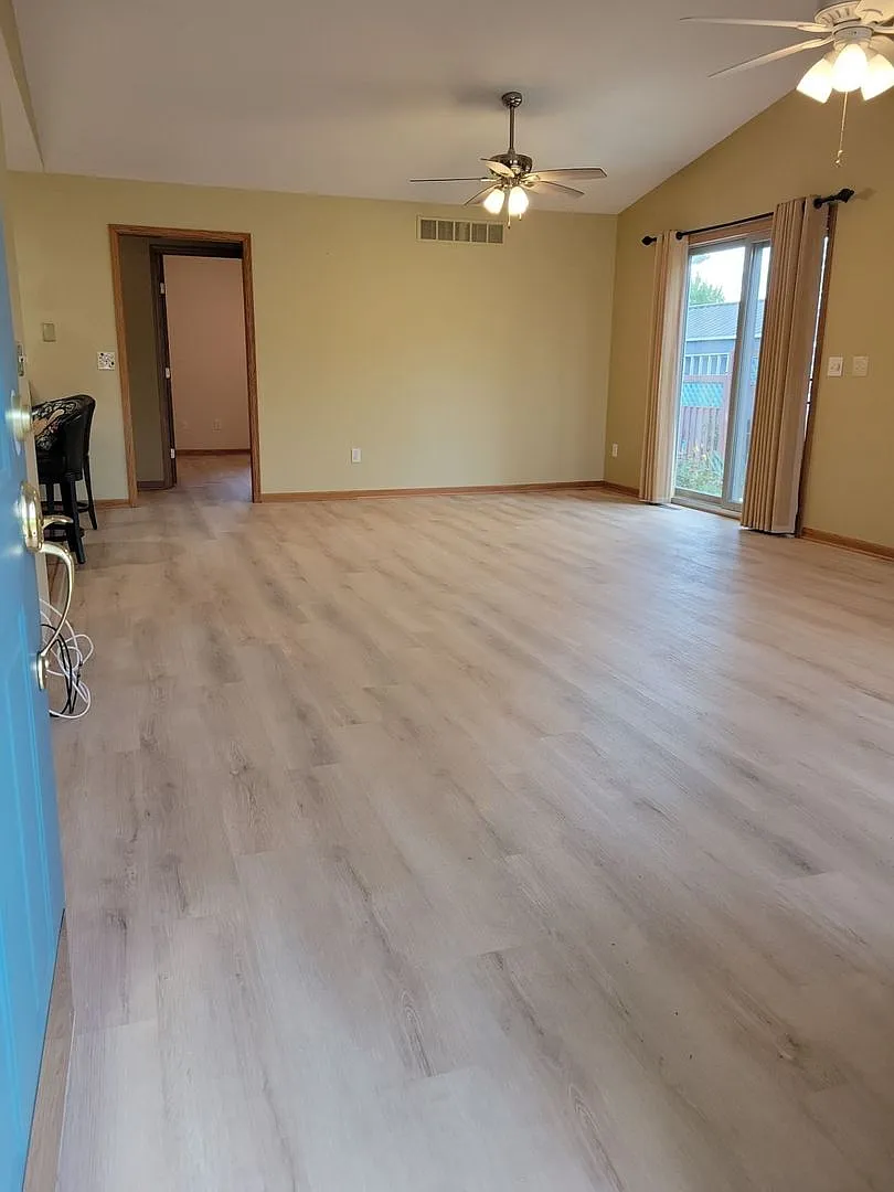 Spacious Twin Home — Photo 3