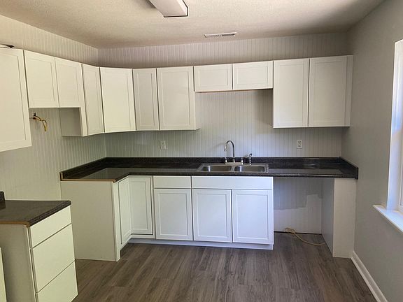 4th image of 6551 Esquire Dr