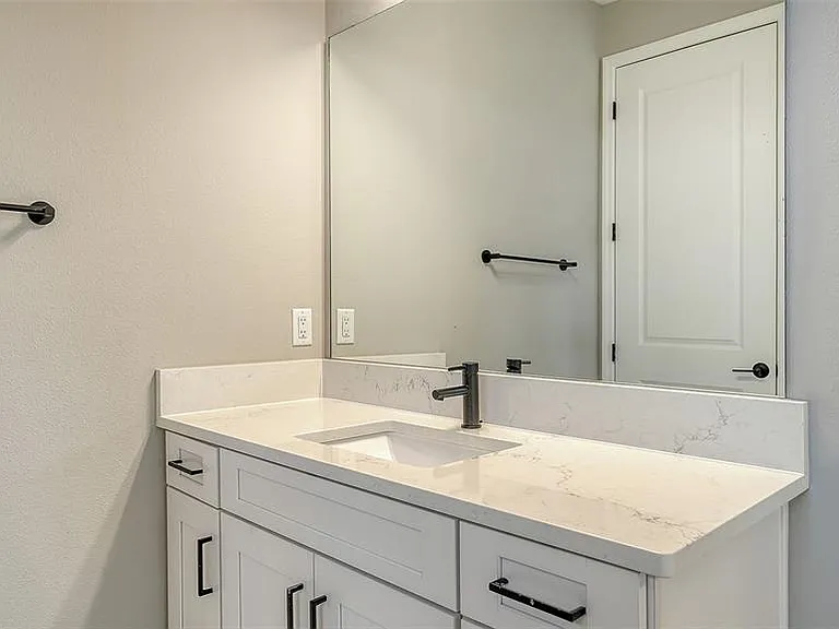 16905 Sweetwater Village Dr — Photo 25