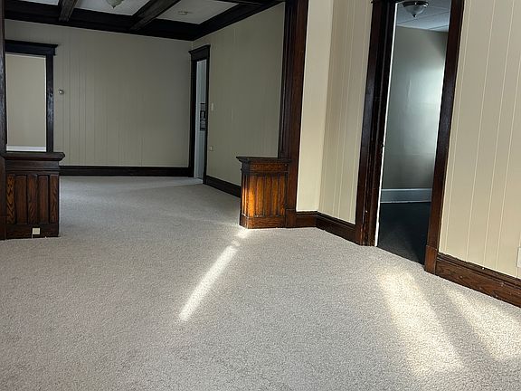 5th image of 49 W Hazeltine Ave #1