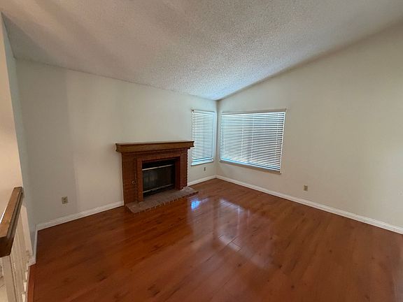 4th image of 20318 Temple Ave