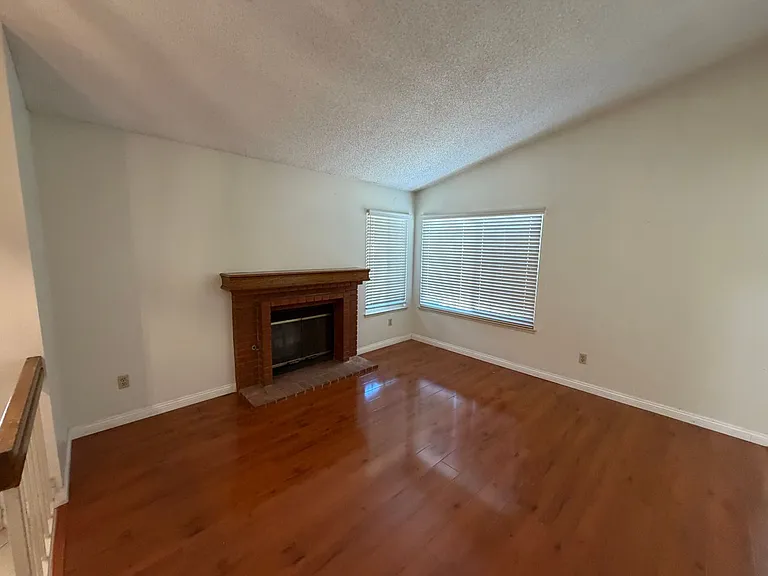 20318 Temple Ave — Photo 4