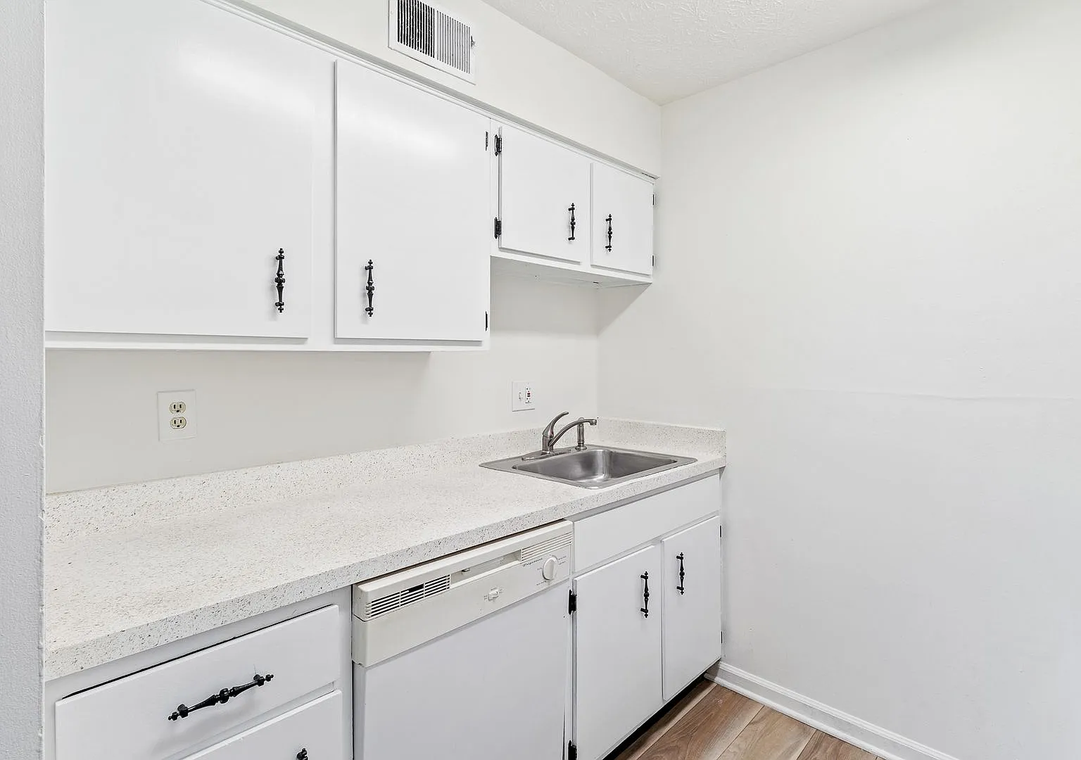Foreman Apartments — Photo 4