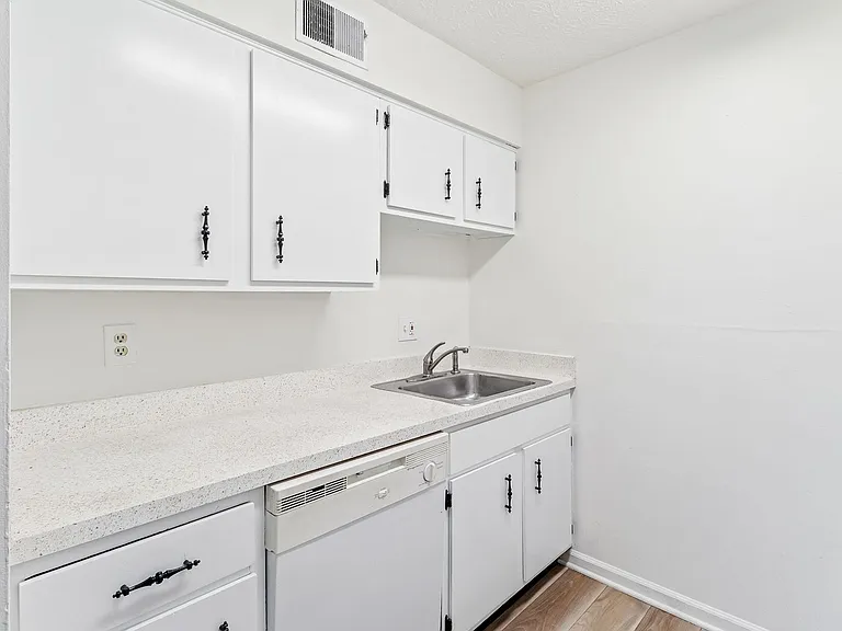 Foreman Apartments — Photo 5