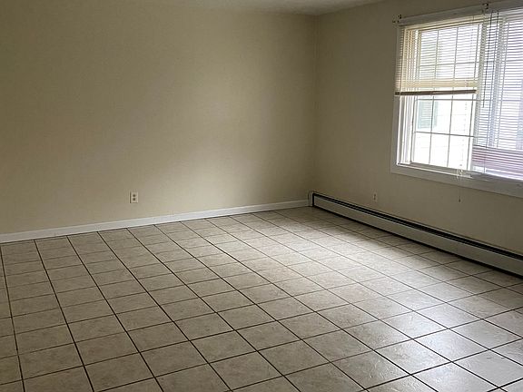4th image of 123 E High St #5