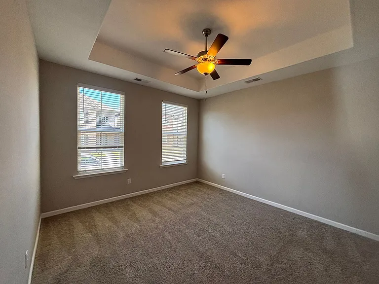 10151 Sterling Ridge Dr — Photo 2