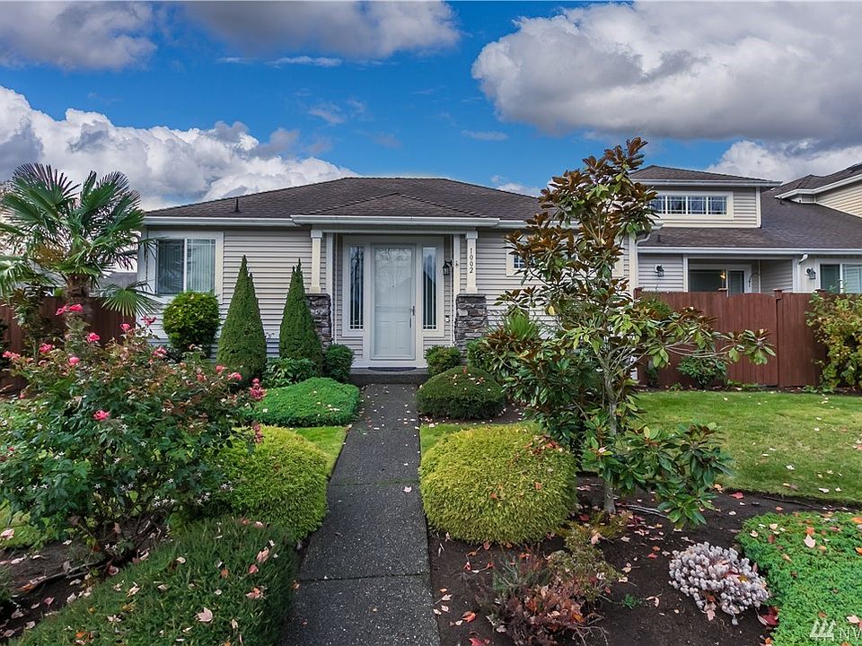 Front view of this great home.