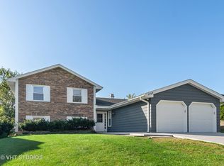 1135 Nottingham Ln, Hoffman Estates, IL 60169