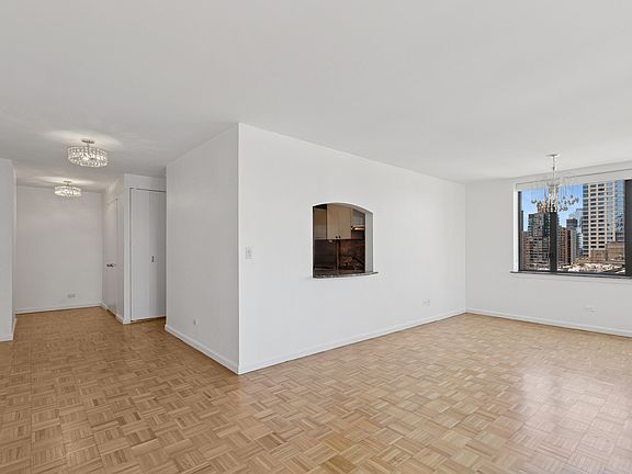 3rd image of 30 W 61st St APT 23D