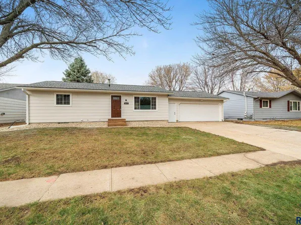 3917 S Plateau Trl, Sioux Falls, SD 57106