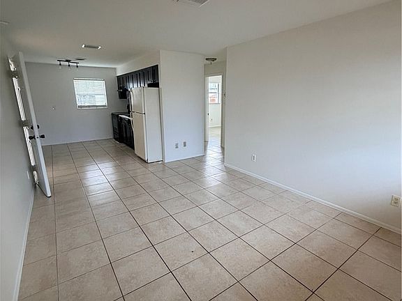 4th image of 1742 Maple Dr