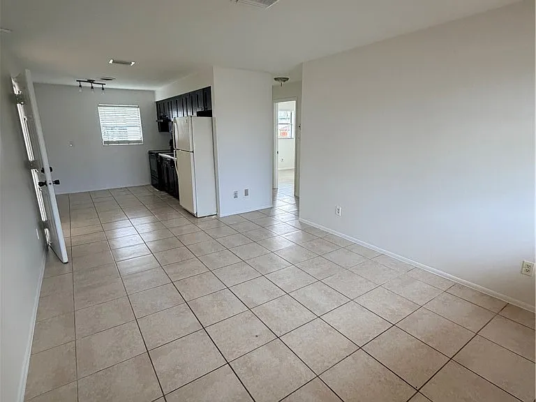 1742 Maple Dr — Photo 4