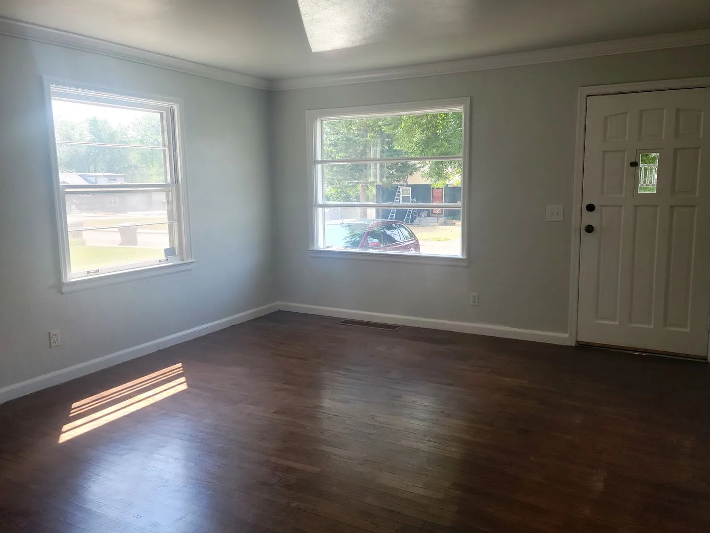 3+ Bedroom Home Near Veteran's Park — Photo 3