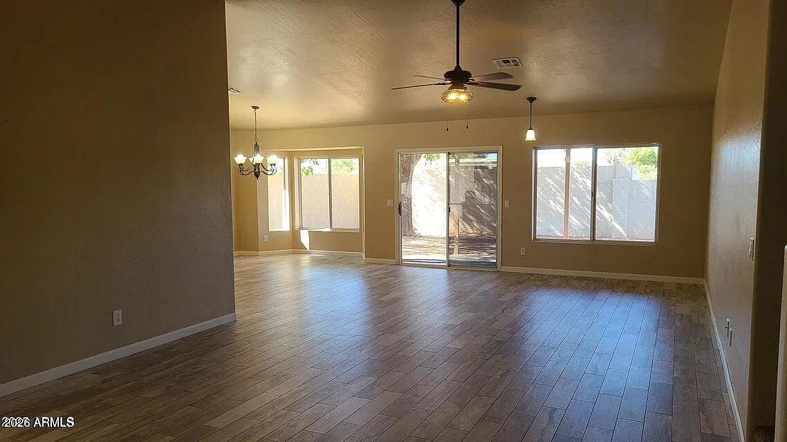 5 bed, 3.0 bath, 3116 sqft, $3,200 — Photo 2
