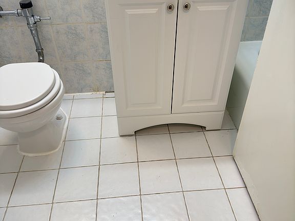 5th image of 4430 Douglaston Pkwy #2CA