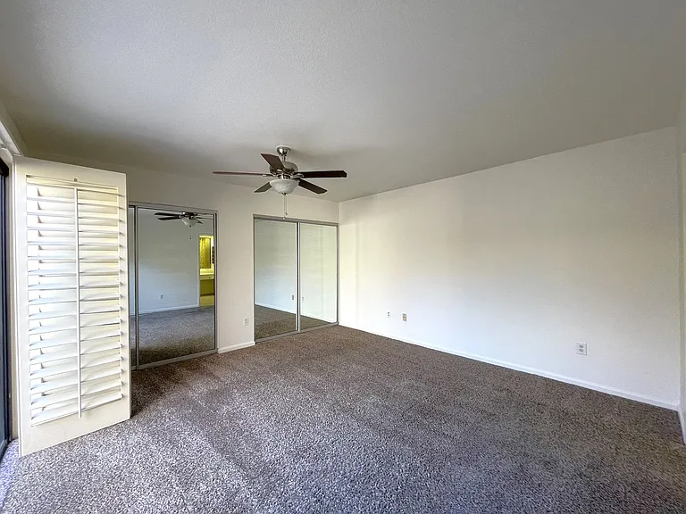 35 Malaga Dr — Photo 16