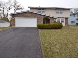 30 Terrace Ln, Lake Zurich, IL 60047