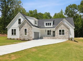 554 Paramount Dr, Seneca, SC 29678