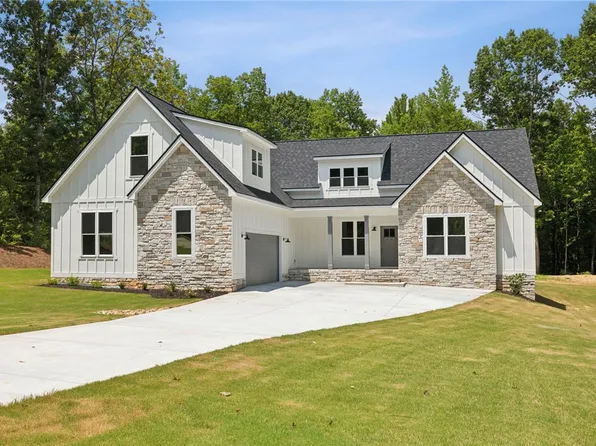 554 Paramount Dr, Seneca, SC 29678