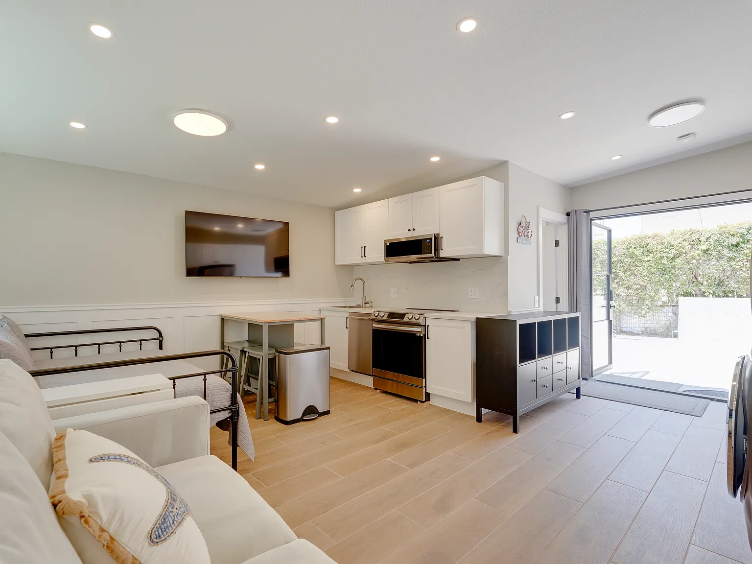 208 J Ave — Photo 2