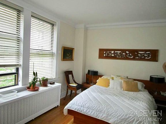 4th image of 27 W 96th St APT 6A
