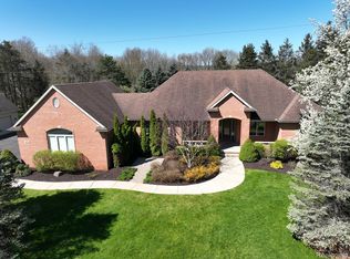 2877 Fenton Rd, Hartland, MI 48353