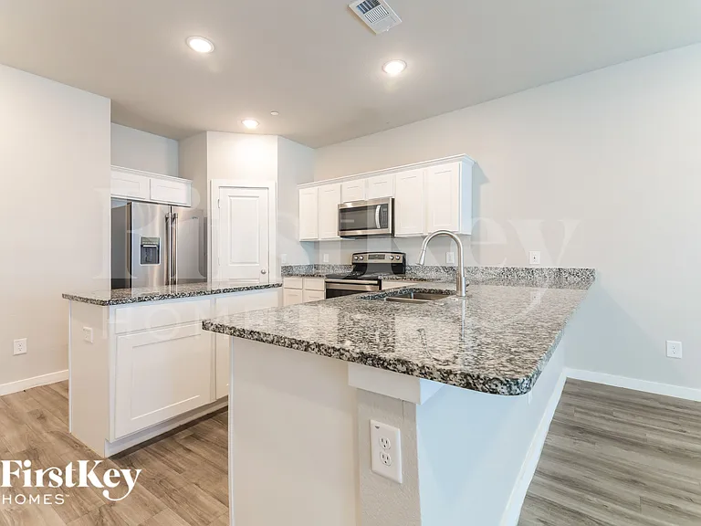 310 Niki Dr — Photo 10