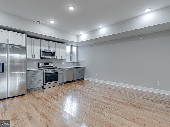 5th image of 2111-15 Master St #C