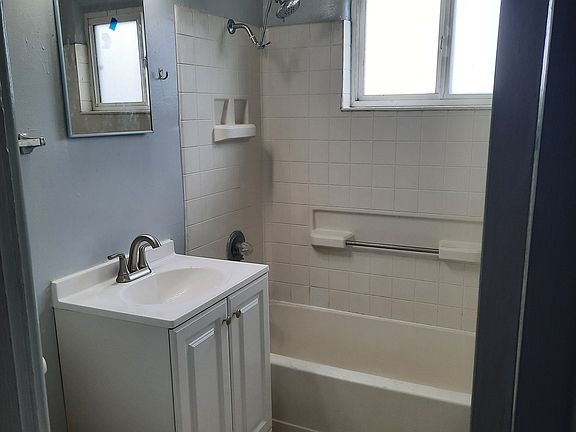 3rd image of 5305 El Encanto Pl NE APT A