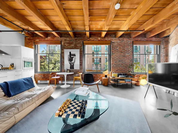 55 Cordova St E #321, Vancouver, BC V6A 0A5