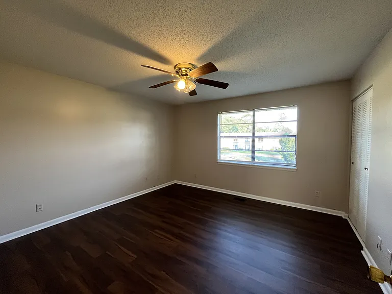 901 Olmstead Dr — Photo 6