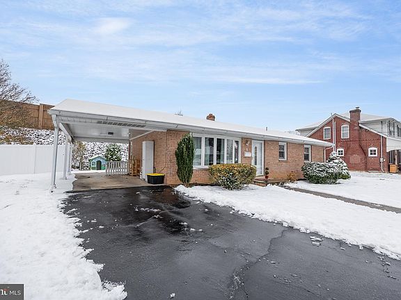 5th image of 7 Oakwood Cir