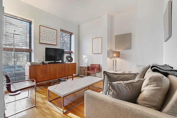 Rented by Twyford Real Estate | media 19