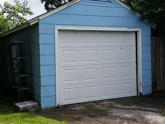 3rd image of 709 Niedringhaus Ave