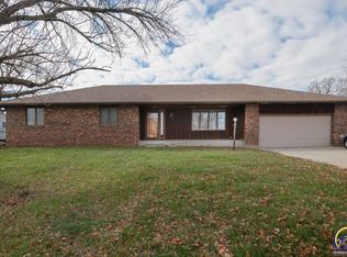 2907 SE Meadowview Dr, Topeka, KS 66605